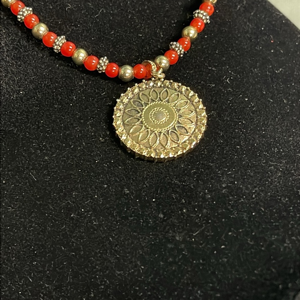 VINTAGE NAPIER CORNELIAN RED BEADS & GOLD TONE BEADS SUNDIAL MEDALLION NECKLACE - Picture 12 of 12